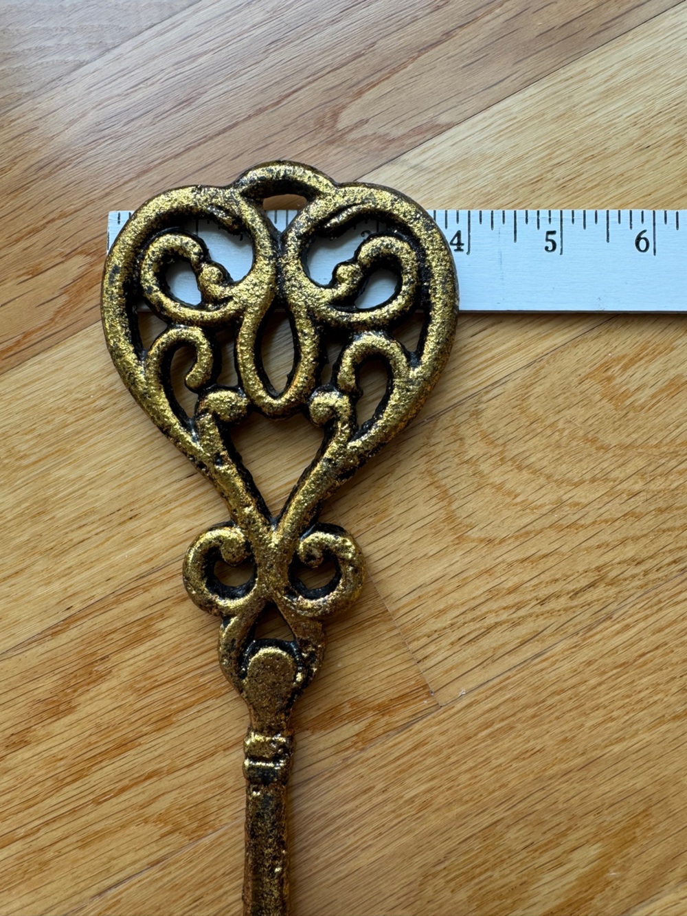 Giant Key ๐๏ธ - Picture 2 of 4